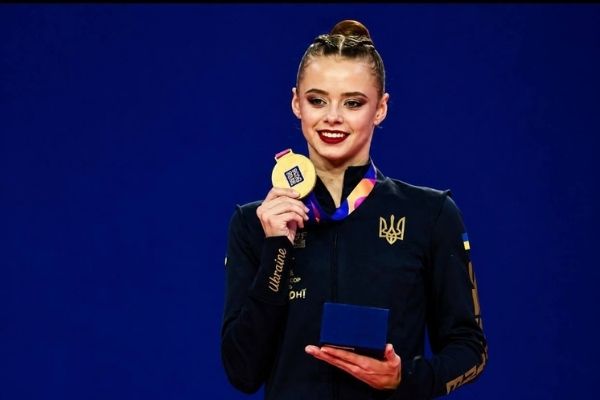 Таисия Онофрийчук с золотой медалью чемпионата мира по художественной гимнастике 2026